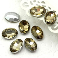 Kaboszon szklany owal fasetowany beżowy 18x13mm