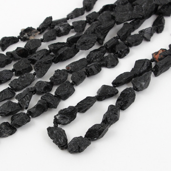 Turmalin czarny bryłka 17mm [sznur 40cm]