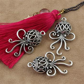 Zawieszka metalowa ażurowa ośmiornica 40x24mm