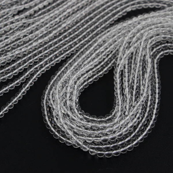 Kryształ górski kula gładka 4mm [sznur 39cm]