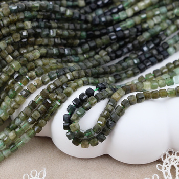 Turmalin zielony kostka fasetowana 3mm [sznur 39cm]