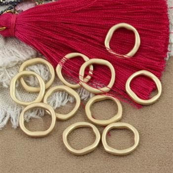 Okrąg nieregularny złoty satynowy 16mm