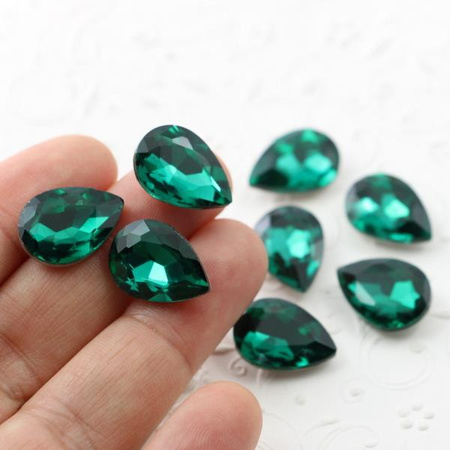 Kaboszon szklany łezka fasetowana emerald 18x13mm