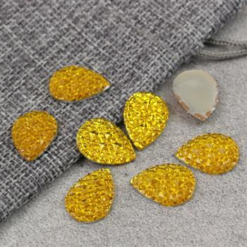 Kaboszon z żywicy druza łezka złota 18x13mm