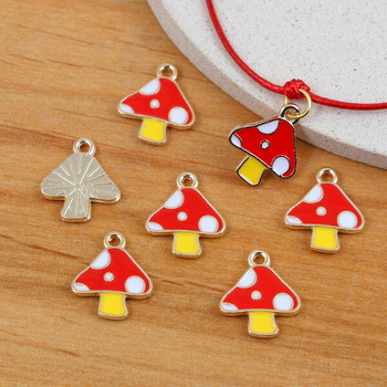 Zawieszka złota emaliowana grzybek muchomor 15x13mm