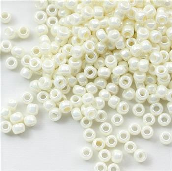 Toho Round 8/0 Opaque Lustered Navajo White [10g]
