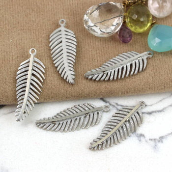 Zawieszka liść paproci stal szlachetna 28x10mm