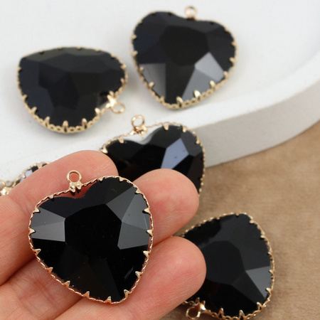 Zawieszka w złotej oprawie serce czarne 30x28mm