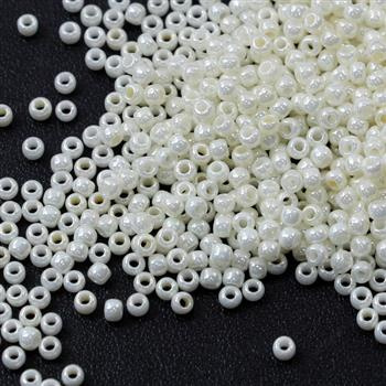 Toho Round 11/0 Opaque Lustered Navajo White [10g]