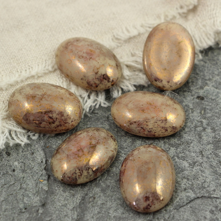 Kaboszon szklany Lt Honey Beige - Luster - Opaque Topaz/Pink owal 25x18mm