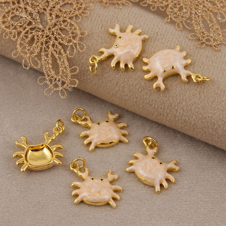 Zawieszka krab mosiądz złocony emaliowana 17x13mm