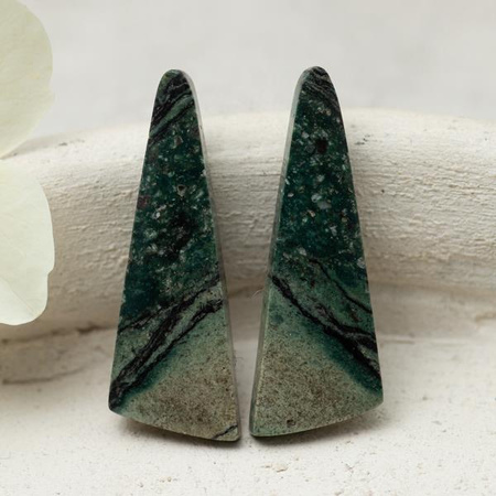 Kaboszony jaspis mszysty 31x11x3mm [para]