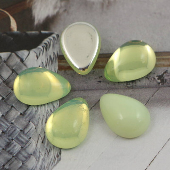 Kaboszon szklany Milky Jonquil - Silver Foiled łezka 18x13mm