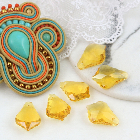 Kryształek szklany łezka barokowa fasetowana lt. topaz 16x11mm