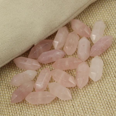 Kwarc różowy zawieszka grot 20x9mm - otwór przez środek