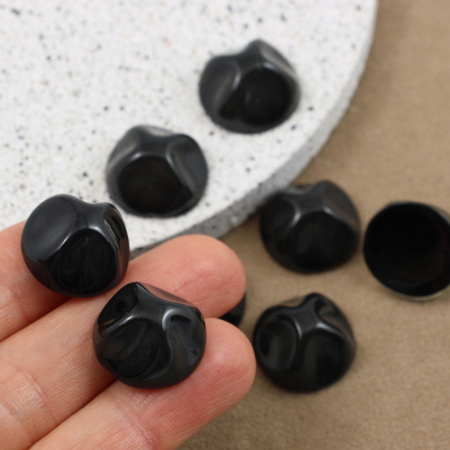 Kaboszon akrylowy moneta z falą czarna 18mm