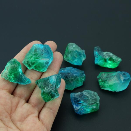 Kwarc barwiony zielono-niebieski bryłka nieregularna