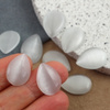 Kaboszon kocie oko łezka biała 18x13mm