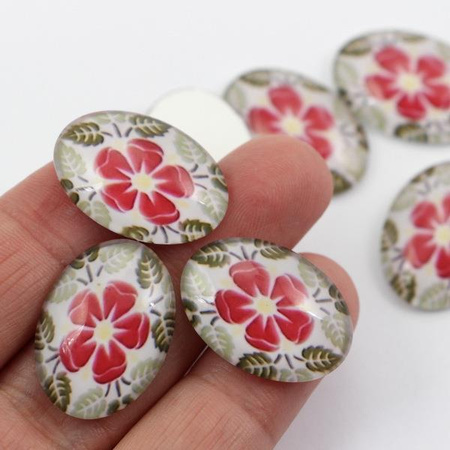 Kaboszon szklany z grafiką rózowy kwiatek owal 25x18mm