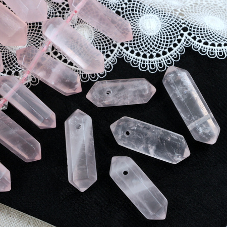 Kwarc różowy zawieszka grot 30x10mm