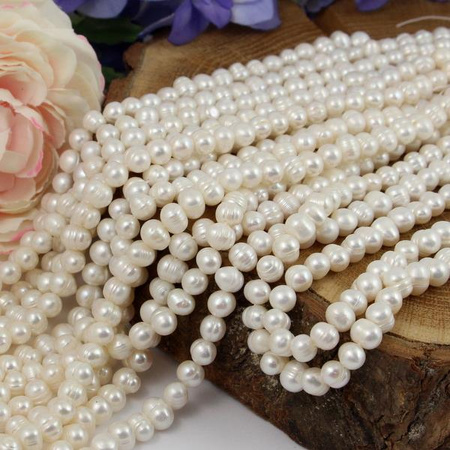 Perła słodkowodna nieregularna kula 8x7mm [sznur 35cm]