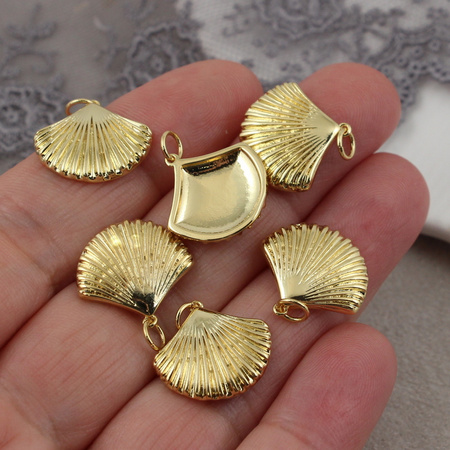 Zawieszka muszla mosiądz złocony 17mm