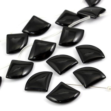 Onyks trójkąt wachlarz 28x20mm