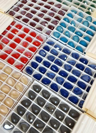 4320 Swarovski Pear Fancy Stone 14X10mm Dark Grey