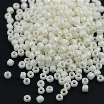 Toho Round 6/0 Opaque Lustered Navajo White [10g]