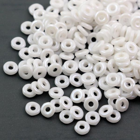 O bead donut 4x1mm Chalk White Shimmer [2,5g]