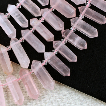 Kwarc różowy zawieszka grot 30x10mm