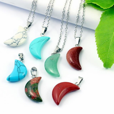 Kwarc różowy księżyc zawieszka z krawatką 18x11mm