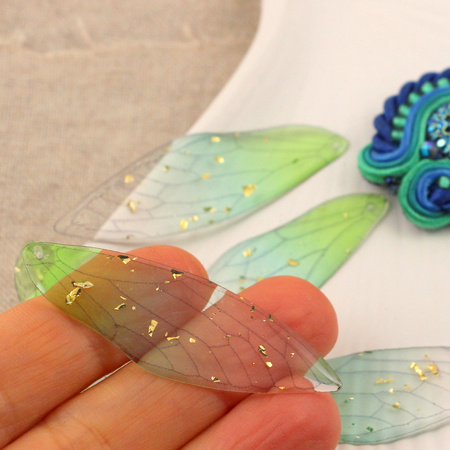 Akrylowa zawieszka skrzydło ważki zielone 51x16mm
