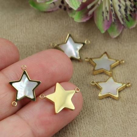 Łącznik gwiazdka z masą perłową stal szlachetna pozłacana PVD 16x12mm