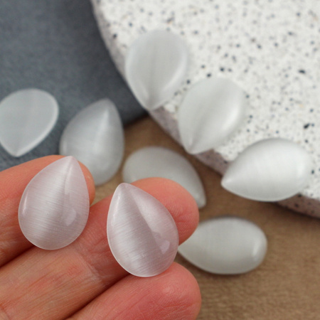 Kaboszon kocie oko łezka biała 18x13mm