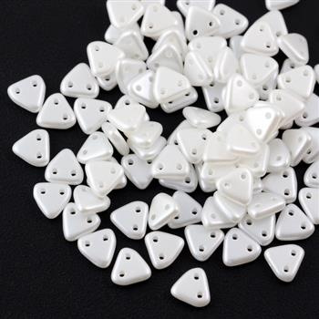 Triangle 6mm Pearl Coat Snow [40szt]