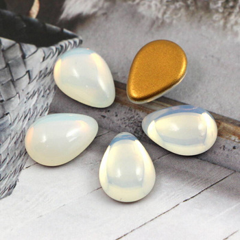 Kaboszon szklany Milky White - Gold Matte Foiled łezka 18x13mm