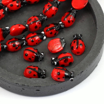 Szklana czerwona biedronka 16x11mm