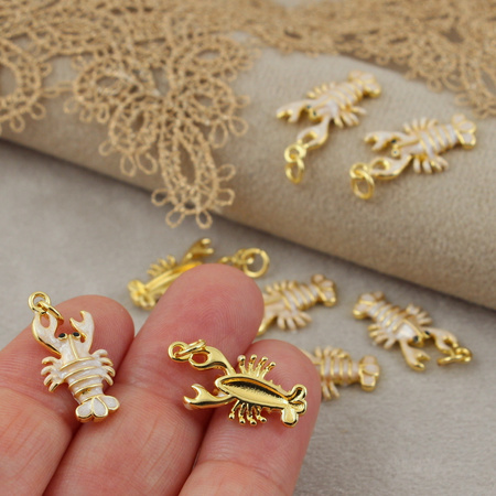 Zawieszka homar mosiądz złocony emaliowana 19x11mm