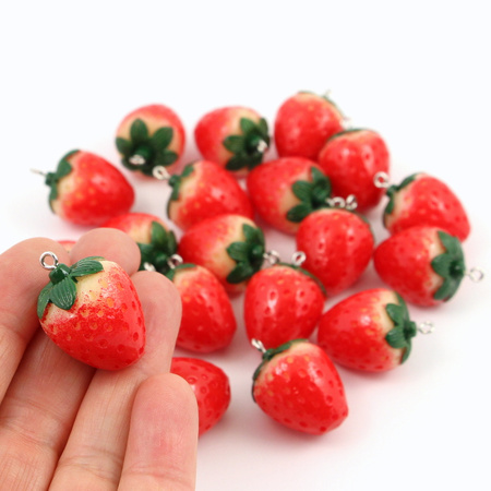 Akrylowa zawieszka truskawka 25x17mm