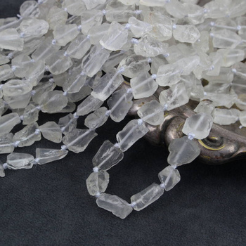 Kryształ górski surowy bryłka 13x10mm [sznur 40cm]