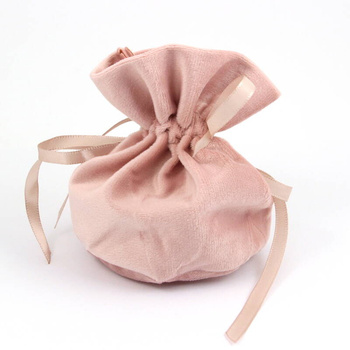 Sakiewka z okrągłym dnem z weluru różowa 14x12cm