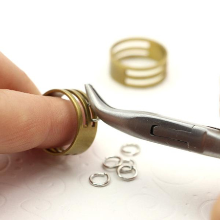 Obrączka otwieracz do otwierania ogniwek