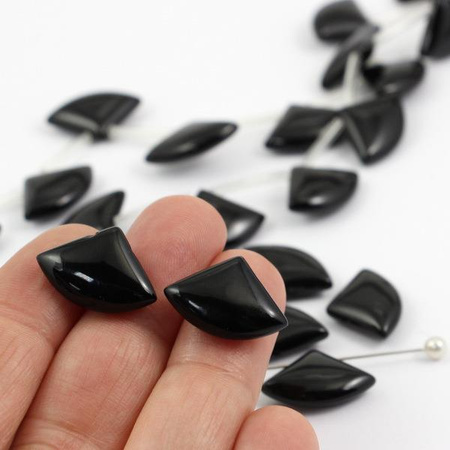 Onyks trójkąt wachlarz 20x14mm