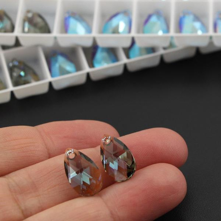 6106 Swarovski Pear-shaped Pendant 16x9mm Black Diamond Shimmer