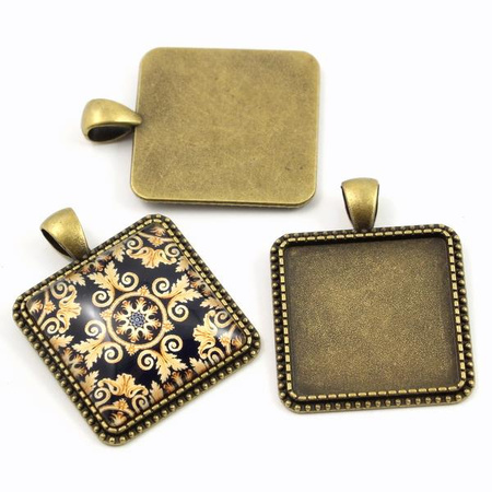 Baza do kaboszonu kwadratowa mosiężna na wisior 25mm [1szt]