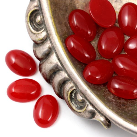 Kaboszon jadeit czerwony owal 18x13mm