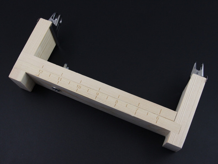 Drewniany stojak do makramy z regulacją długości