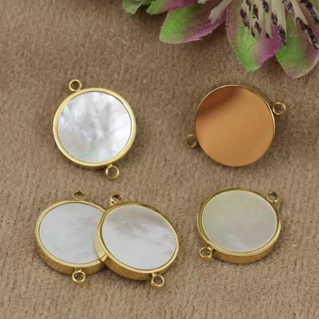 Łącznik moneta z masą perłową stal szlachetna pozłacana PVD 16x12mm