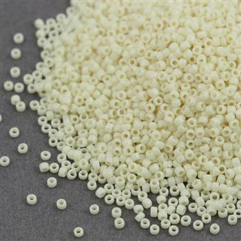 Toho Round 15/0 Opaque Lt Beige [5g]